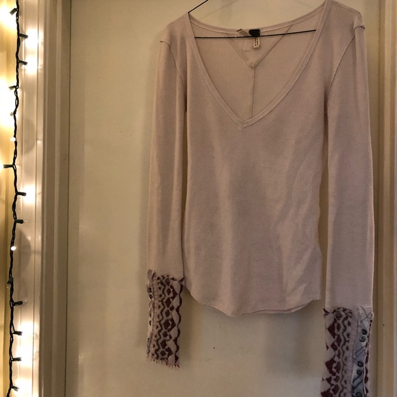 cute FREE PEOPLE top with awesome sleeves! - Picture 1 of 4